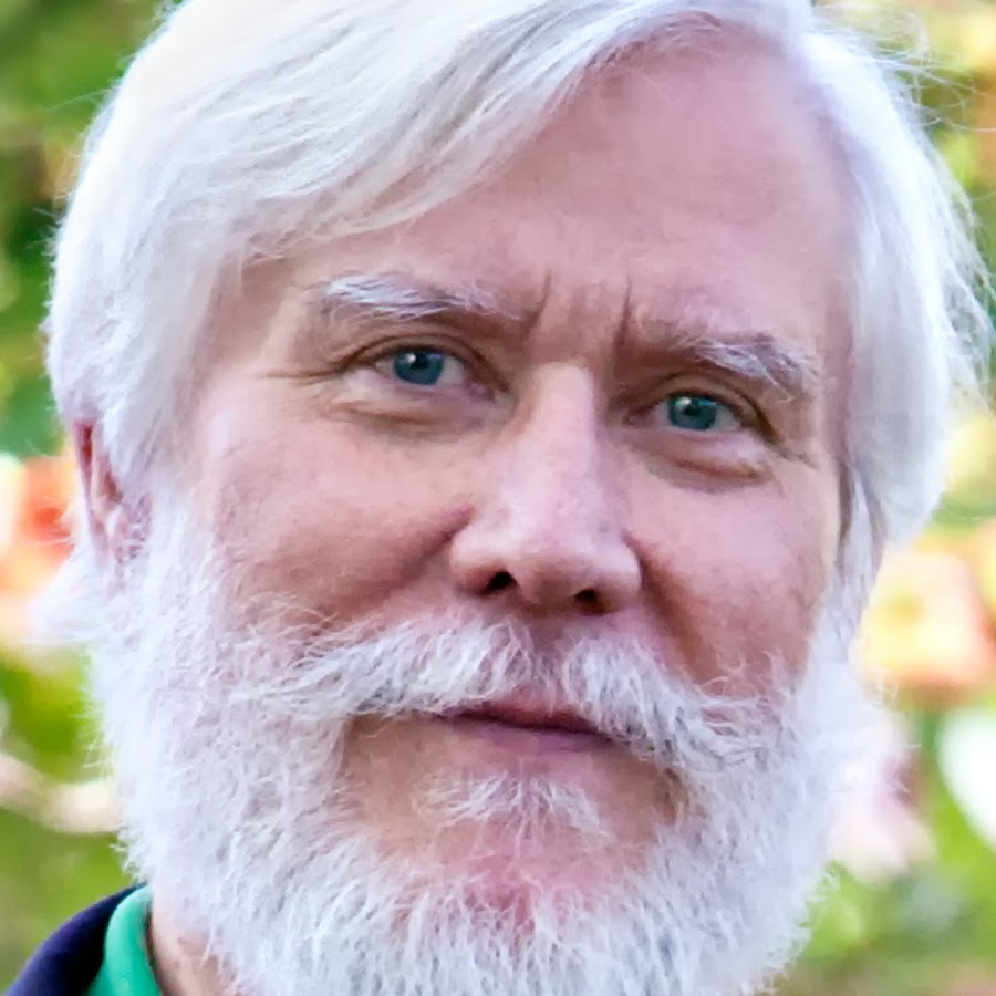 Close up headshot photo of Tom Campbell